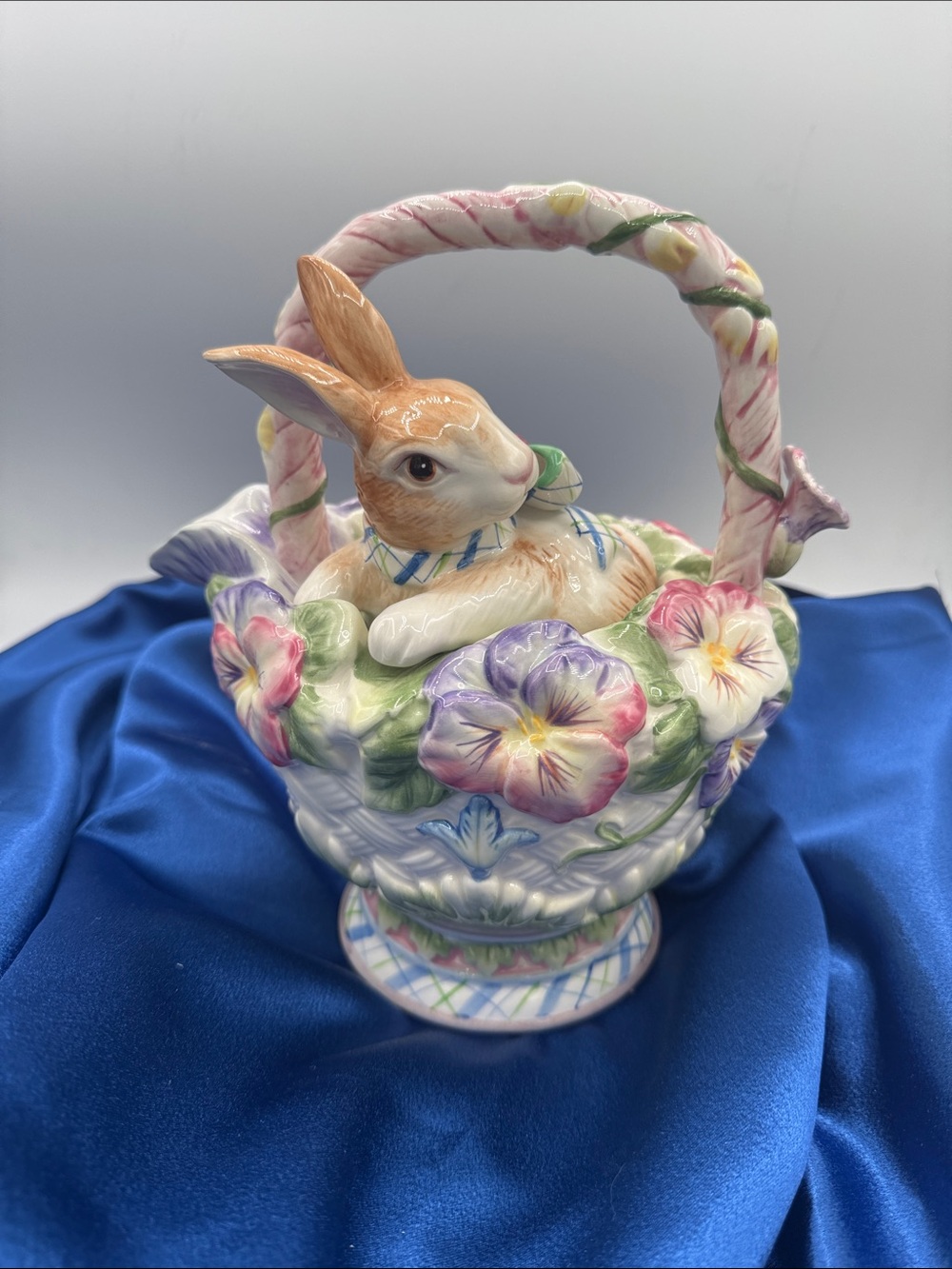 FITZ & FLOYD - HALCYON Bunny Rabbit and Pansies TEAPOT .